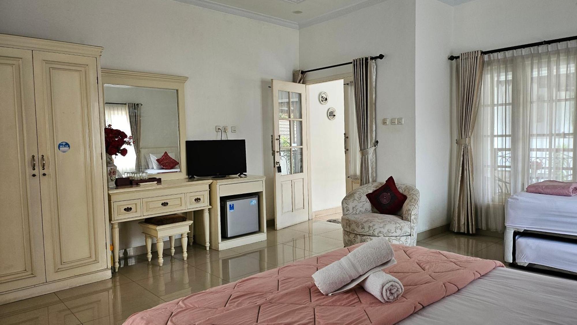 Surokarsan 9 House Yogyakarta Ξενοδοχείο Δωμάτιο φωτογραφία
