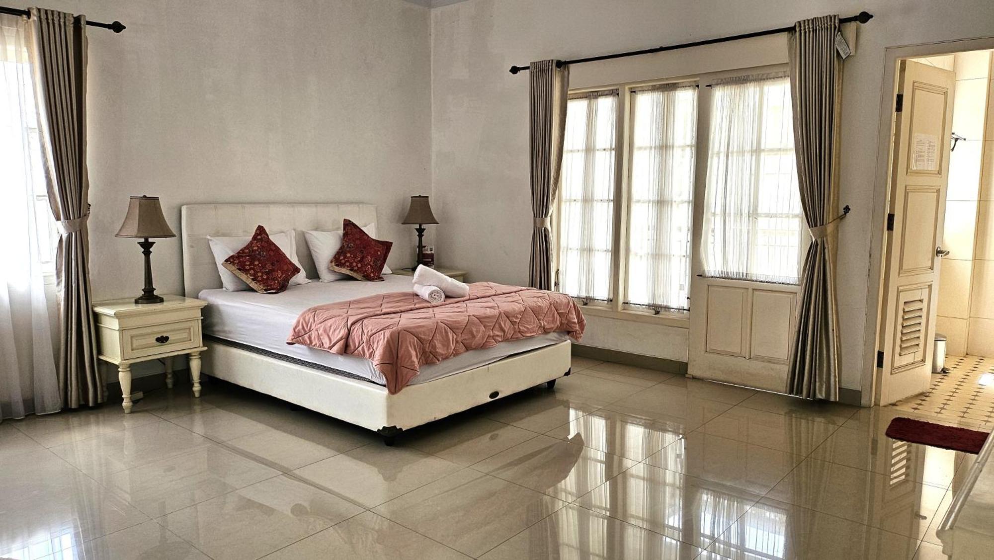 Surokarsan 9 House Yogyakarta Ξενοδοχείο Εξωτερικό φωτογραφία