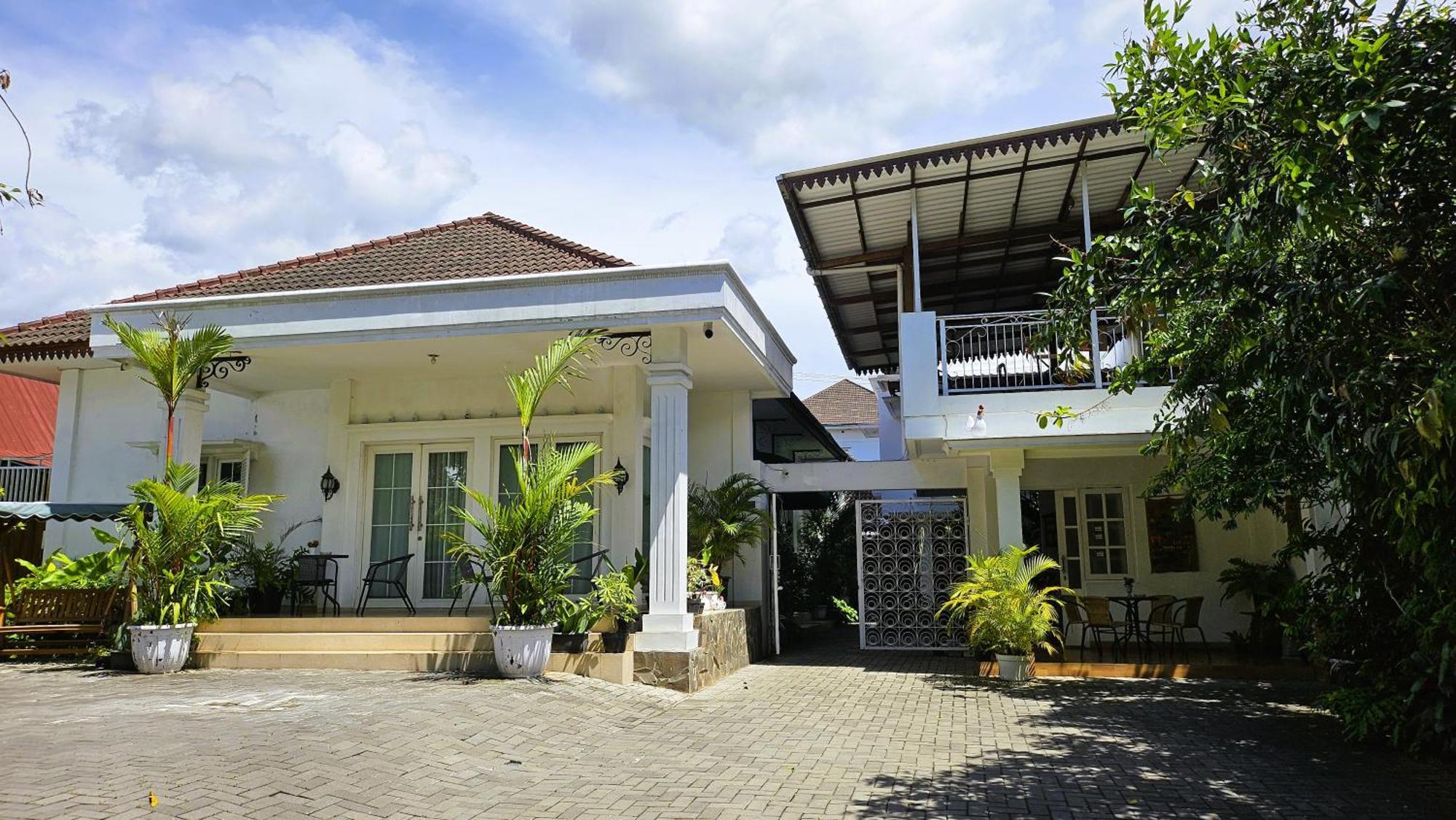 Surokarsan 9 House Yogyakarta Ξενοδοχείο Εξωτερικό φωτογραφία