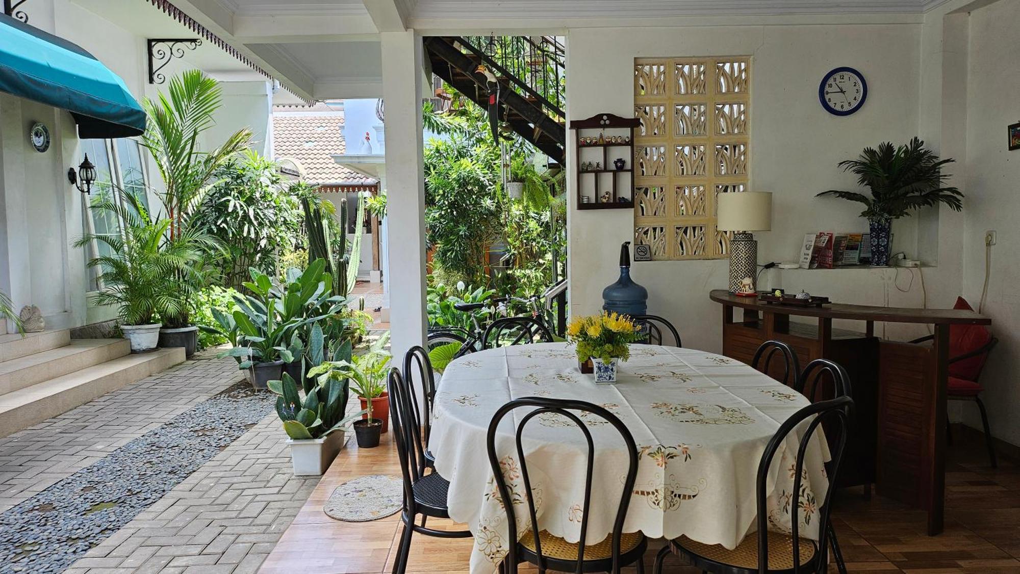 Surokarsan 9 House Yogyakarta Ξενοδοχείο Δωμάτιο φωτογραφία