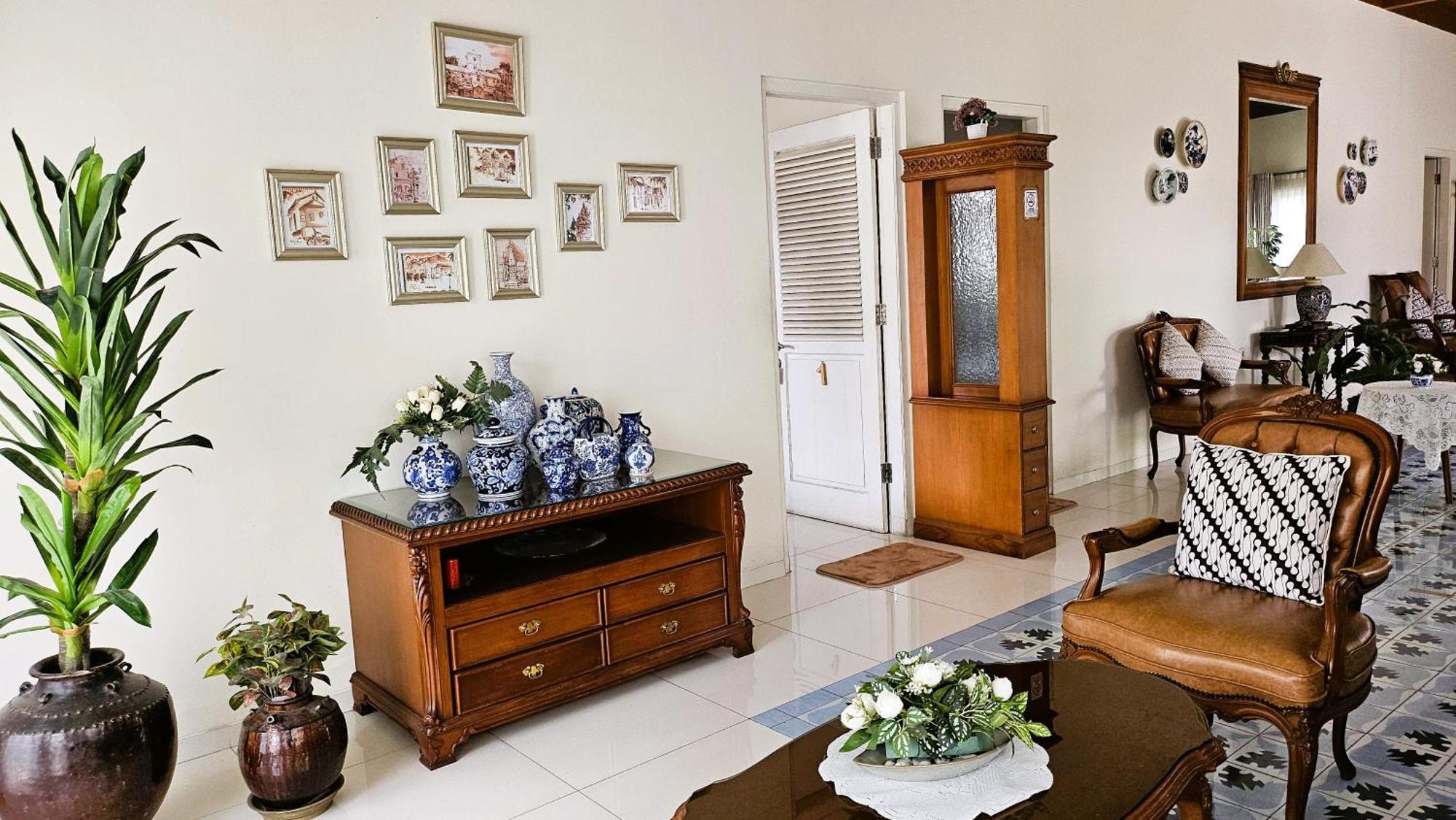 Surokarsan 9 House Yogyakarta Ξενοδοχείο Εξωτερικό φωτογραφία