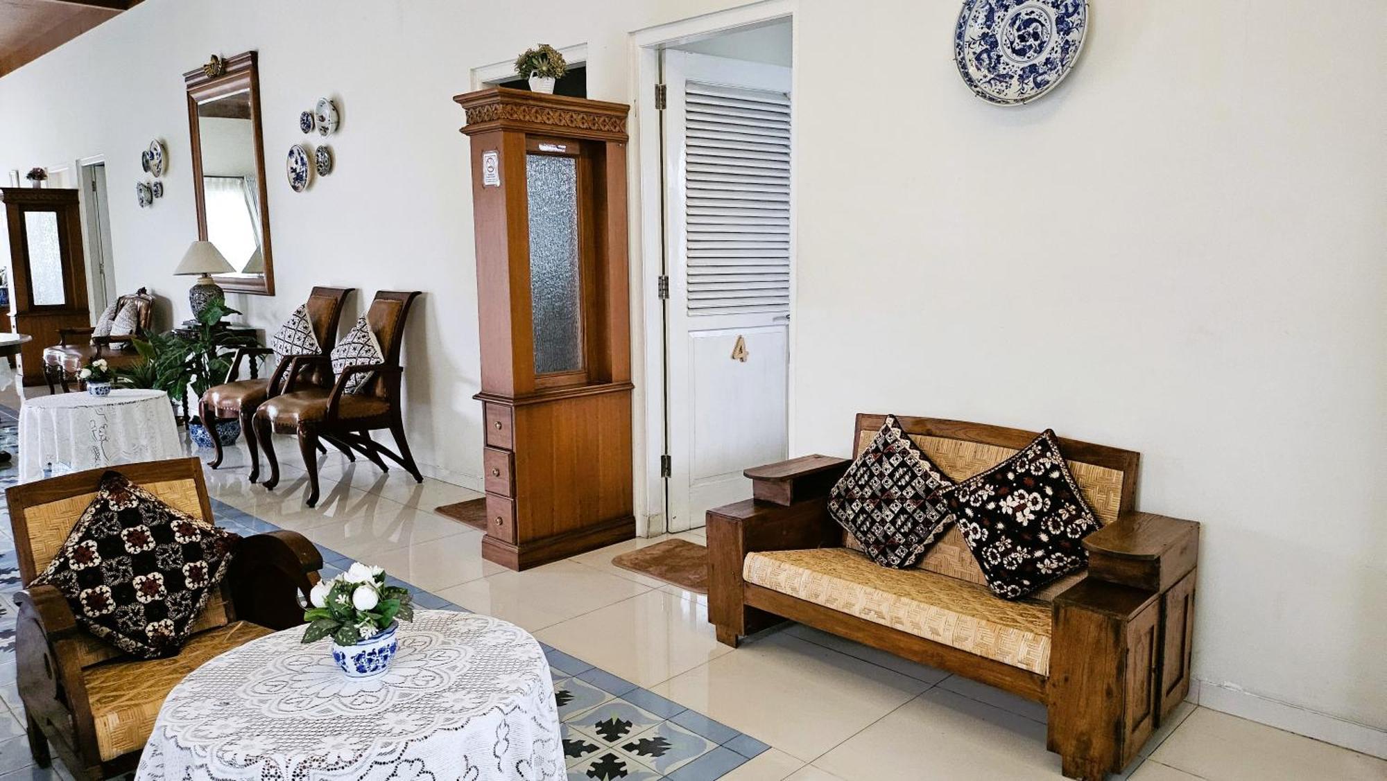 Surokarsan 9 House Yogyakarta Ξενοδοχείο Εξωτερικό φωτογραφία